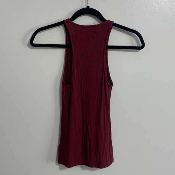 Express Ribbed Tank Top - Picture 2 of 3